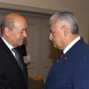 يلدريم يستقبل وزير الخارجية الفرنسي في أنقرة