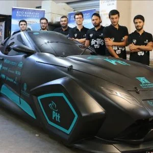 طلاب أتراك ينتجون سيارة كهربائية