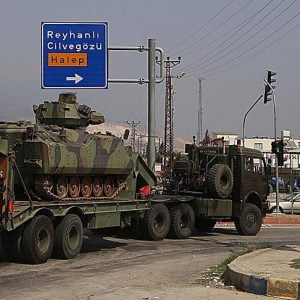 تركيا تواصل ارسال تعزيزات عسكرية الى الحدود السورية