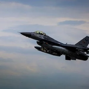 مع بدء التصويت على الاستفتاء… مقاتلات تركية تقصف شمالي العراق