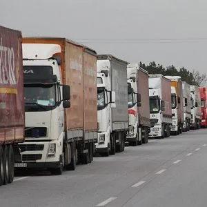 مساعدات أممية محملة على 9 شاحنات تتوجه الى إدلب السورية