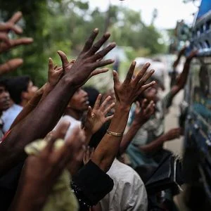 تركيا توزع مساعدات على الالاف من الروهنغي في بنغلاديش