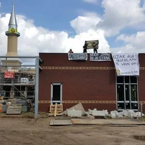 تركيا تدين الإعتداء العنصري على مسجد شرقي هولندا