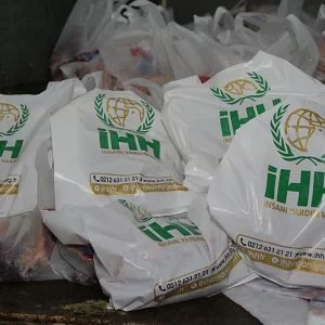 الإغاثة التركية ترسم بهجة العيد على وجوه 500 يتيم في إدلب السورية