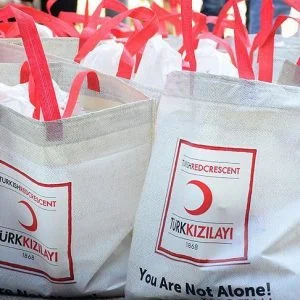 الهلال الأحمر التركي يوزع لحوم الأضاحي في أفغانستان