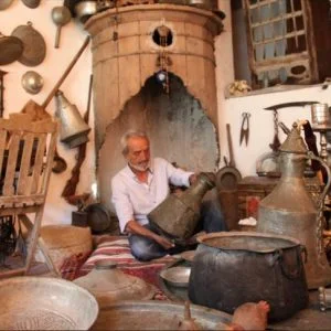 تركي يحوّل طابقا من منزله إلى متحف للمقنيات التراثية