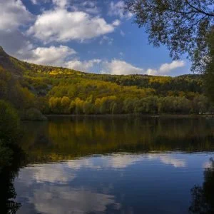 ألوان الخريف تزيّن حديقة “كارا غول” في أنقرة وتزيدها سحرا وجمالا !