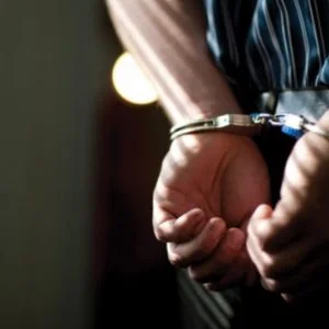 يتعرف إلى أخيه بعد أن قتله في حادث سير