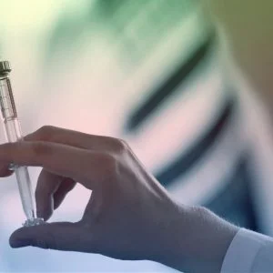 ضبط حداد يعمل ممرض في مستوصف طبي