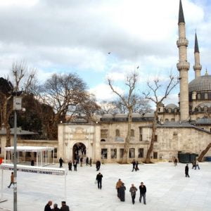 تركيا تغير اسم حي بإسطنبول يضم ضريح الصحابي “أبو أيوب الأنصاري”
