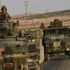 هكذا استقبل السوريون الجيش التركي في ادلب