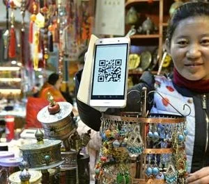 الصين تطور سلال قمامة ذكية تشحن الهواتف ومزودة بالإنترنت