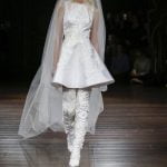 من وحي الخمسينيات.. المصمم نعيم خان يطلق مجموعته لخريف 2017 ! 16 من وحي الخمسينيات.. المصمم نعيم خان يطلق مجموعته لخريف 2017 ! 15