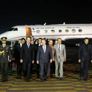 رئيس الأركان التركي يصل طهران