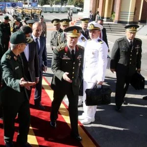 رئيس الأركان التركي يلتقي نظيره الإيراني في طهران