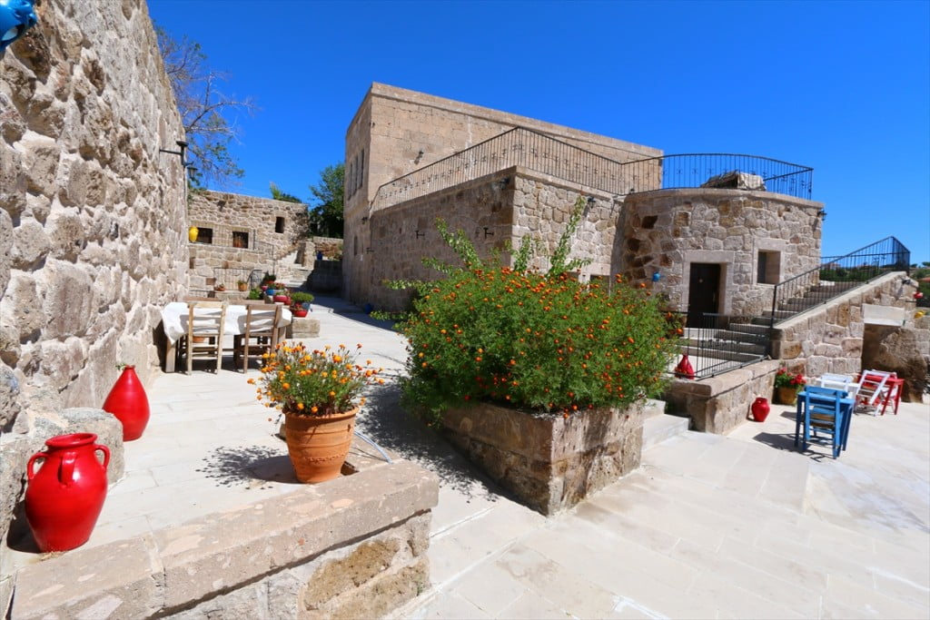 منازل حجرية تاريخية بتركيا.. تغري العرسان بالتقاط صور تذكارية 9