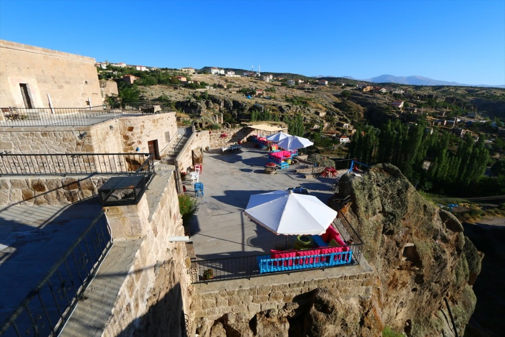 منازل حجرية تاريخية بتركيا.. تغري العرسان بالتقاط صور تذكارية 17