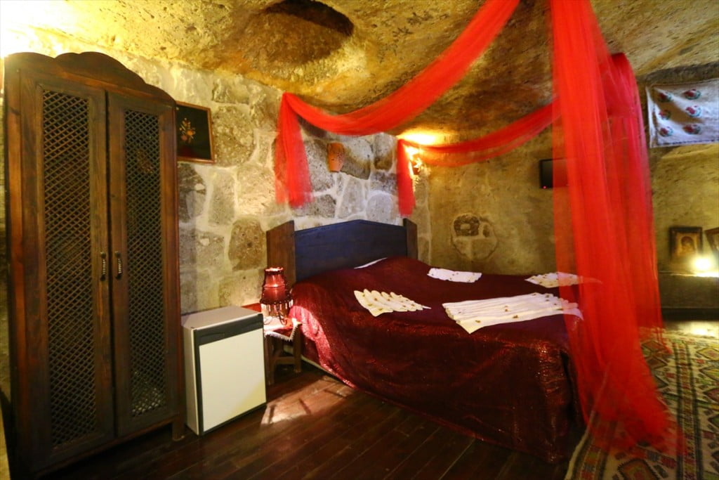 منازل حجرية تاريخية بتركيا.. تغري العرسان بالتقاط صور تذكارية 21