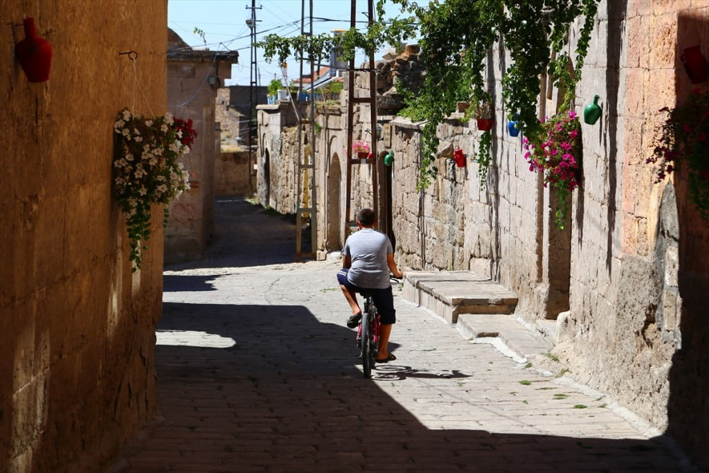 منازل حجرية تاريخية بتركيا.. تغري العرسان بالتقاط صور تذكارية 28 منازل حجرية تاريخية بتركيا.. تغري العرسان بالتقاط صور تذكارية 27
