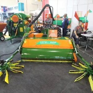 شركة تركية تطور ماكينة تجمع 10 أطنان من البندق يوميا