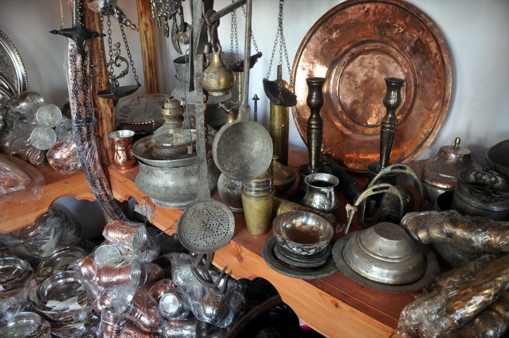 مسن تركي ينقش على النحاس منذ 50 عاما "صور" 7