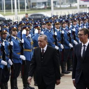 الرئيس الصربي يستقبل أردوغان بمراسم رسمية