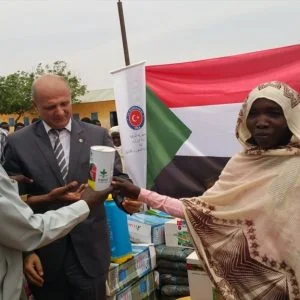السودان..”تيكا” التركية توزع بذورا ومعدات زارعية في “دارفور”