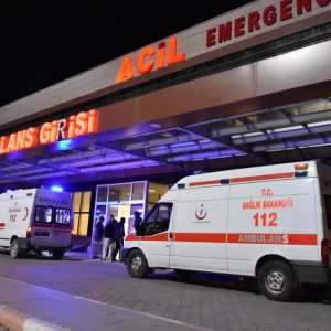 نقل جريحين سوريين إلى تركيا لتلقي العلاج
