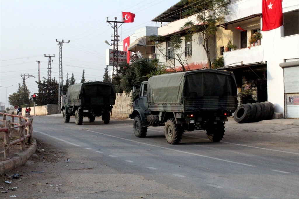 تواصل الأنشطة العسكرية التركية على الحدود مع سوريا ووصول تعزيزات إضافية للحدود ! 1