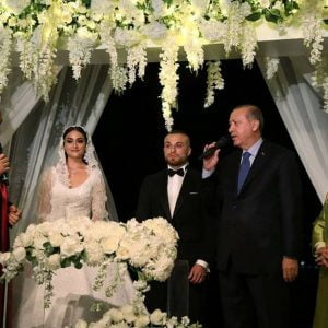 اردوغان يشهد على عقد قران “حليمة سلطان” بطلة “قيامة أرطغرل”