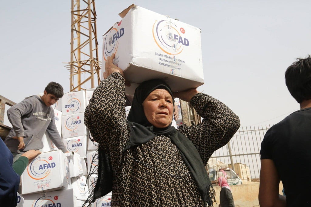 توزيع طرود تركية تحوي مساعدات إنسانية على 1500 أسرة سورية! 7