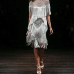 من وحي الخمسينيات.. المصمم نعيم خان يطلق مجموعته لخريف 2017 ! 18 من وحي الخمسينيات.. المصمم نعيم خان يطلق مجموعته لخريف 2017 ! 17