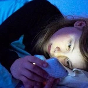 ضوء هاتف محمول يتسبّب في جريمة قتل