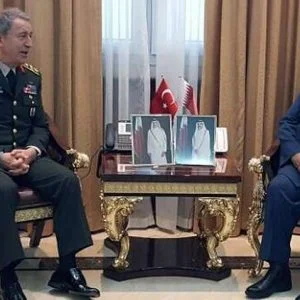 رئيسا أركان الجيشين القطري والتركي يبحثان التعاون العسكري