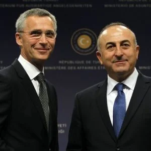 مباحثات هاتفية بين وزير الخارجية التركي وأمين عام حلف الناتو