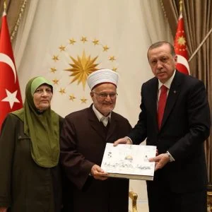 ما الهدية التي تلقاها شيخ الأقصى من أردوغان ؟