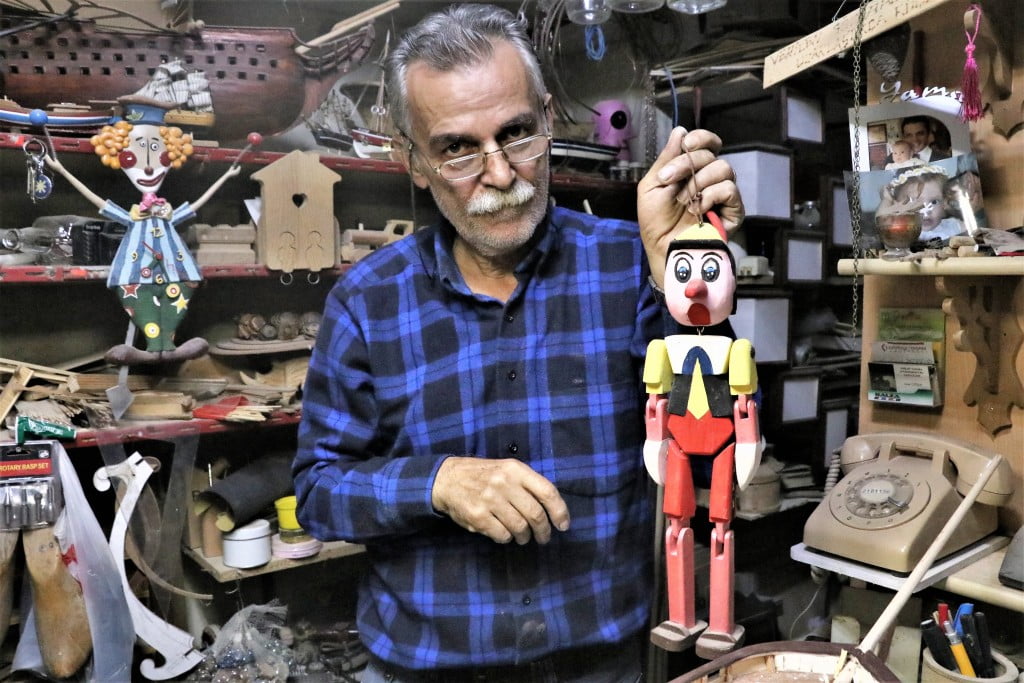 تركيا.. صانع أخشاب يحول مخلفاتها إلى مجسمات وألعاب ممتعة ! 1