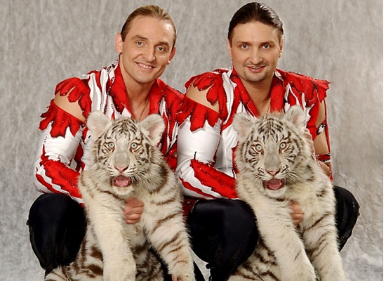 شاهد.. مدرب حيوانات روسي يظهر كمحلل سياسي بقناة تركية 3