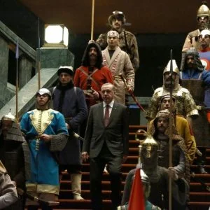 من يريدوننا أن نركع.. نسوا ان هذه الامة حكمت نصف العالم