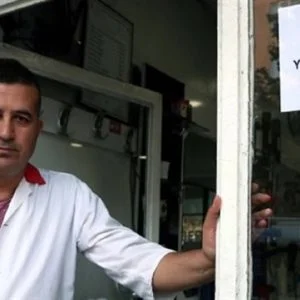 هكذا تضامن حلاقون اتراك مع بلدهم ضد التصعيد الامريكي