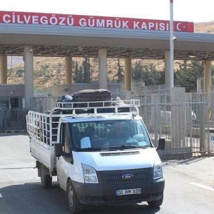 تركيا تعيد فتح معبر “جيلوه غوزو” أمام الشاحنات التجارية المتوجهة لسوريا