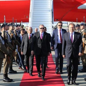 أردوغان يصل بولندا في إطار زيارة رسمية