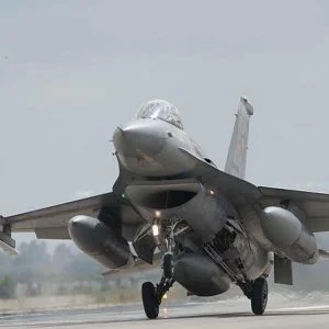 مقاتلات تركية تحيّد 8 من إرهابيي “بي كا كا” شمالي العراق