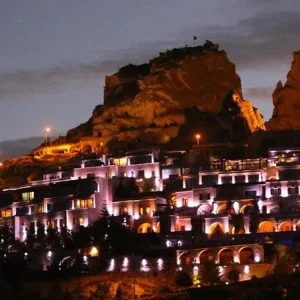 قلعة “أوج حصار” التركية.. ناطحة سحاب عمرها ألفا عام