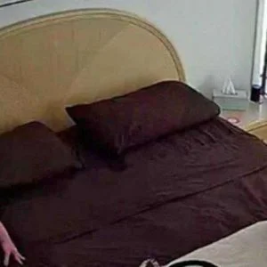 زوجان استأجرا شقة .. فماذا اكتشفا في غرفة النوم؟