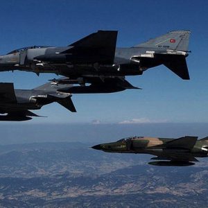 سلاح الجو التركي يستهدف معسكرات شمالي العراق