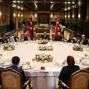 أردوغان يقيم مأدبة عشاء بمناسبة “يوم المعلم” في مجمع الرئاسي