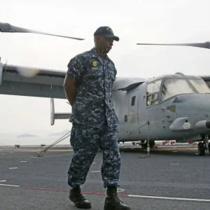 تحطم طائرة للبحرية الأمريكية على متنها 11 شخصا