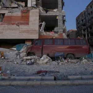 اسرائيل تعرض على ايران لمساعدة ضحايا الزلزال.. والاخيرة ترد