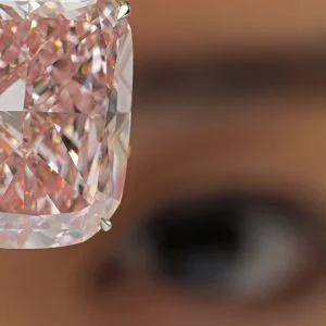 سعر خيالي لأجمل ماسة في العالم بمزاد علني